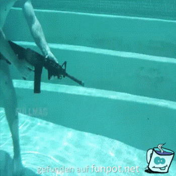 Maschinengewehrschüsse Unterwasser Maschinengewehrschüsse Unterwasser