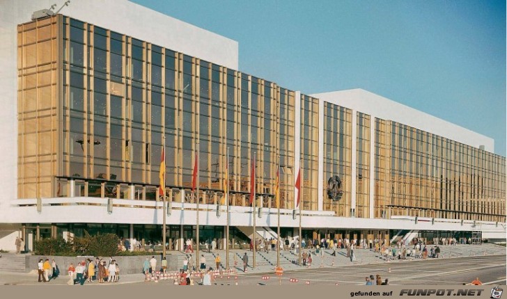 Palast der Republik Ostberlin Palaza Prozo