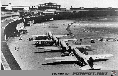 Rosinenbomber in Tempelhof Rosinenbomber in Tempelhof