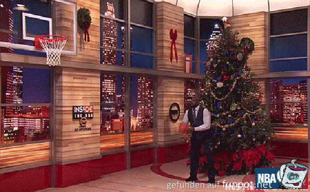 NBA-Star von Weihnachtsbaum erschlagen NBA-Star von Weihnachtsbaum erschlagen