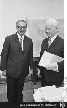 Heinrich Luebke mit Berliner Buergermeister Heinrich Albertz