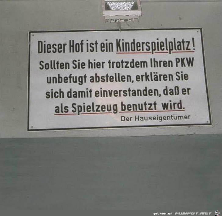 Kinderspielplatz im Hof Kinderspielplatz im Hof