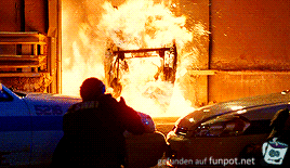Brennende Polizeiwagen