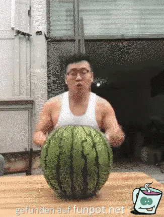 So schneidet man eine Wassermelone