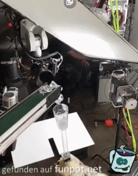 Cocktail durch Roboter gemixt Cocktail durch Roboter gemixt