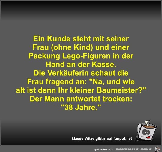 Ein Kunde steht mit seiner Frau (ohne Kind) und einer... Ein Kunde steht mit seiner Frau (ohne Kind) und einer...