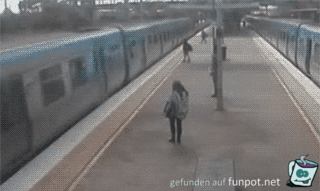 Erst aussteigen wenn der Zug hält Erst aussteigen wenn der Zug hält