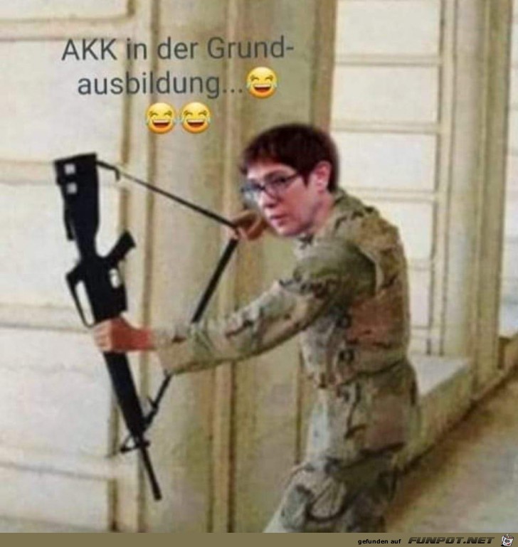 AKK in der Grundausbildung