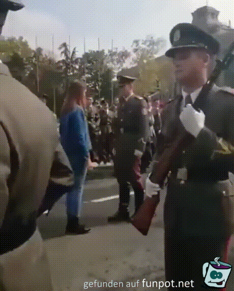 Heiratsantrag beim Militär Heiratsantrag beim Militär