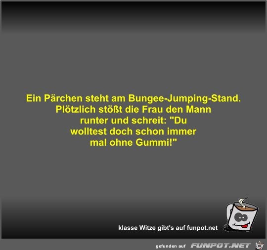 Ein Pärchen steht am Bungee-Jumping-Stand Ein Pärchen steht am Bungee-Jumping-Stand