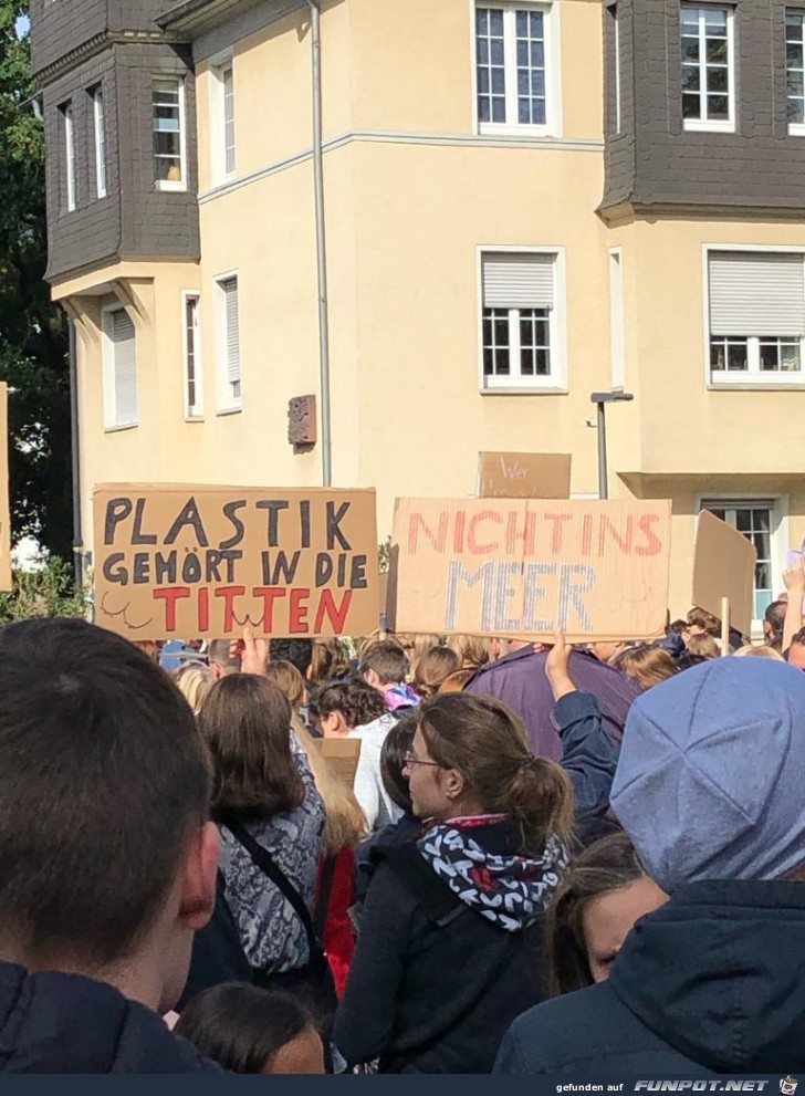 Plastik gehrt in die Titten