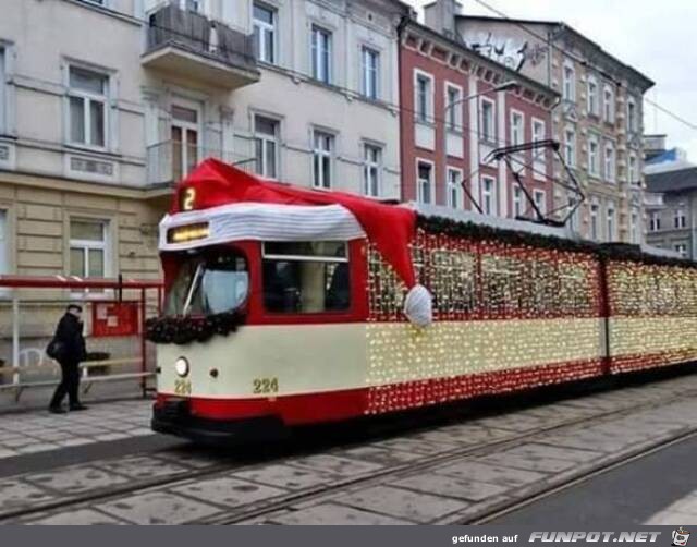 Weihnachtliche Straenbahn