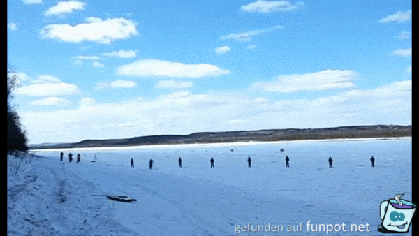 Eisfluß wird gesprengt Eisfluß wird gesprengt