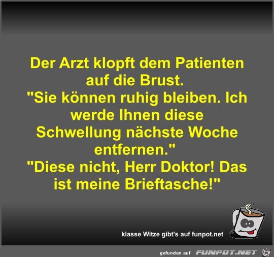 Der Arzt klopft dem Patienten auf die Brust