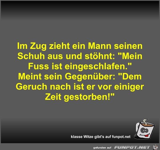 Im Zug zieht ein Mann seinen Schuh aus und stöhnt Im Zug zieht ein Mann seinen Schuh aus und stöhnt