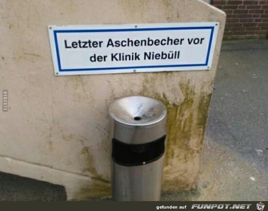 Letzter Aschenbecher vor der Klinik