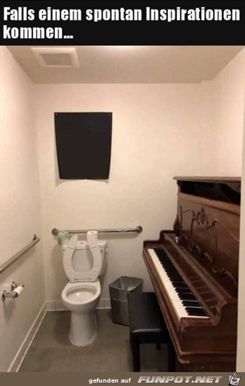 Klavier auf der Toilette