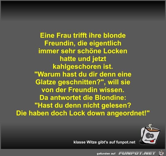 Eine Frau trifft ihre blonde Freundin