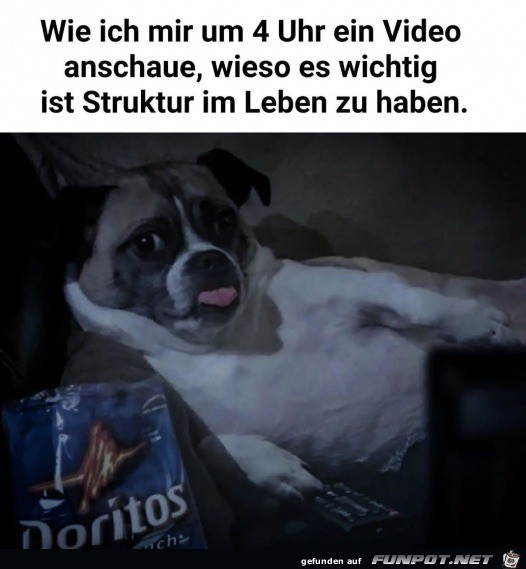 Nachts vor dem Fernseher