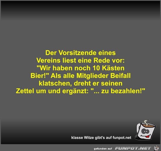 Der Vorsitzende eines Vereins liest eine Rede vor Der Vorsitzende eines Vereins liest eine Rede vor