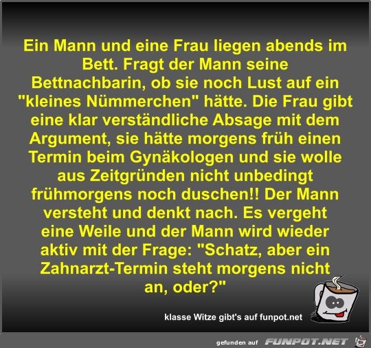 Ein Mann und eine Frau liegen abends im Bett