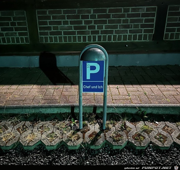 Lustiges Parkplatzschild