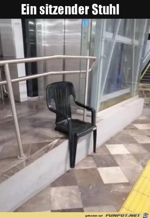 Der Stuhl sitzt Der Stuhl sitzt