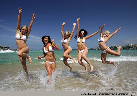 Bikini-World-Record! Das sind ein paar Damen in Bikinis ;-)