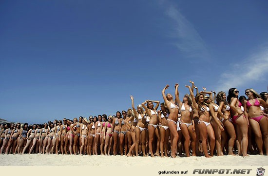 Bikini-World-Record! Das sind ein paar Damen in Bikinis ;-)