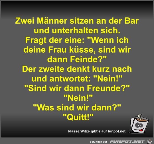 Zwei Mnner sitzen an der Bar und unterhalten sich