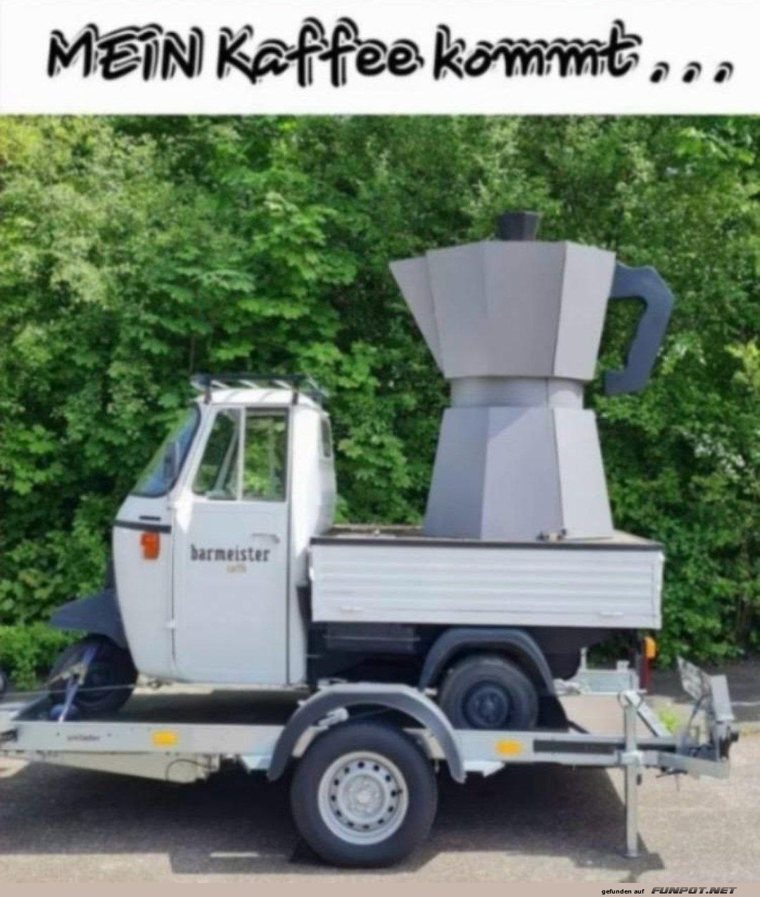 Der Kaffee kommt