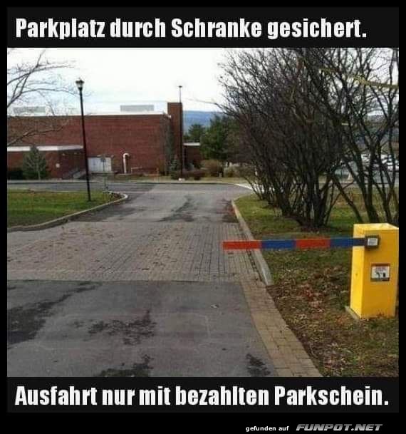 Parkplatz mit Schranke gesichert