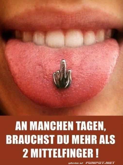 Ein Statement mit Humor und Mitteilfinger-Piercing