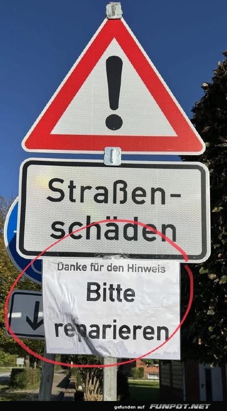 Warnzeichen und Reparaturbitte auf Straenschild