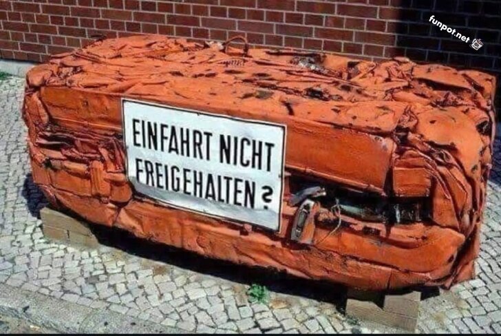Kreative Warnung: Einfahrt nicht blockieren Kreative Warnung: Einfahrt nicht blockieren