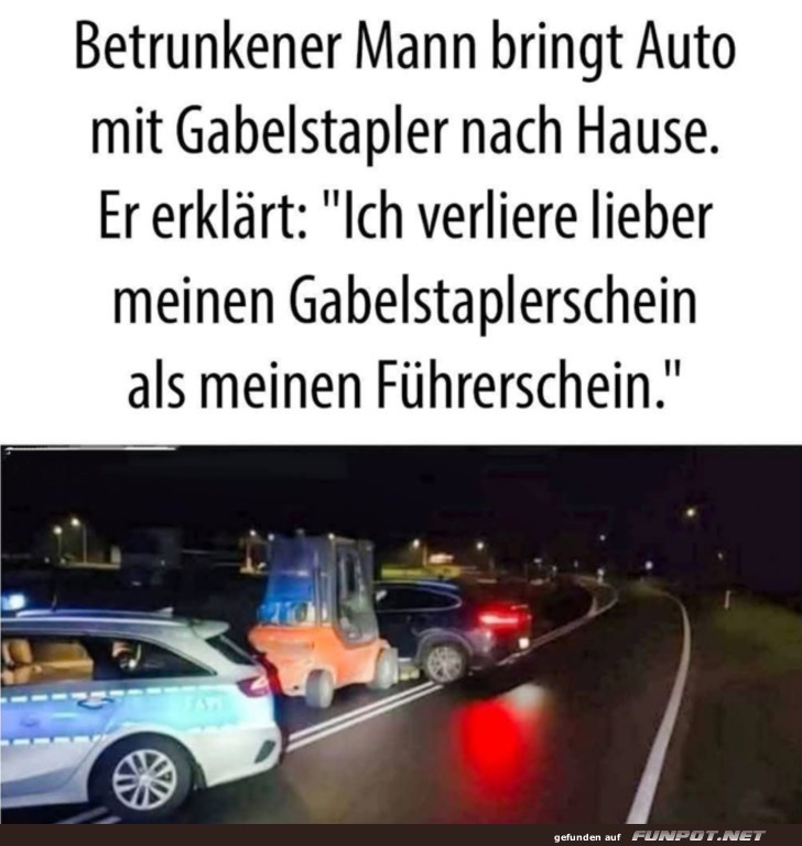 Betrunkener fährt Auto mit Gabelstapler Betrunkener fährt Auto mit Gabelstapler