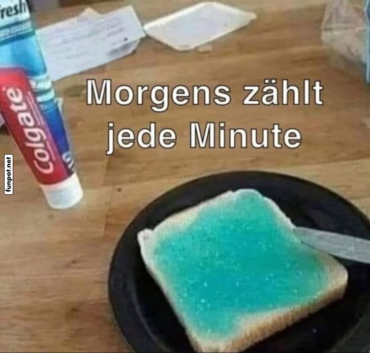 Toast mit Zahnpasta statt Aufstrich Toast mit Zahnpasta statt Aufstrich