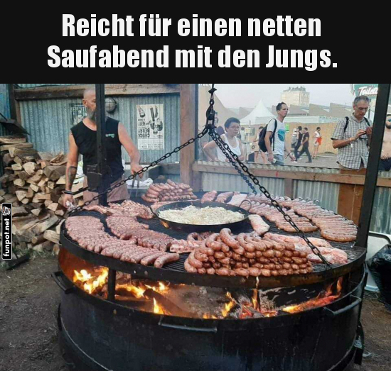 Grillfest mit reichlich Würstchen und Freunden Grillfest mit reichlich Würstchen und Freunden