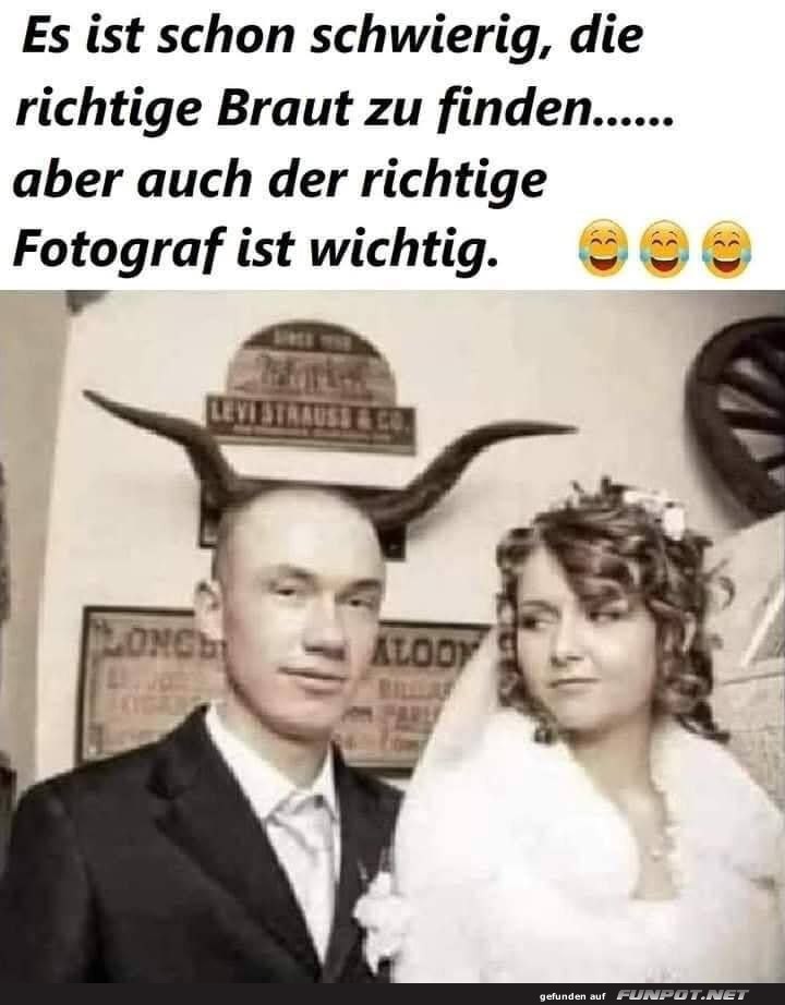 Lustiges Brautpaar mit kreativem Foto Lustiges Brautpaar mit kreativem Foto