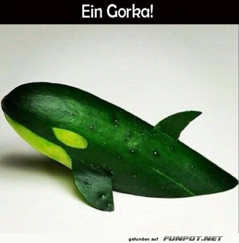 Humorvoller Wal aus Gurke geschnitzt Humorvoller Wal aus Gurke geschnitzt