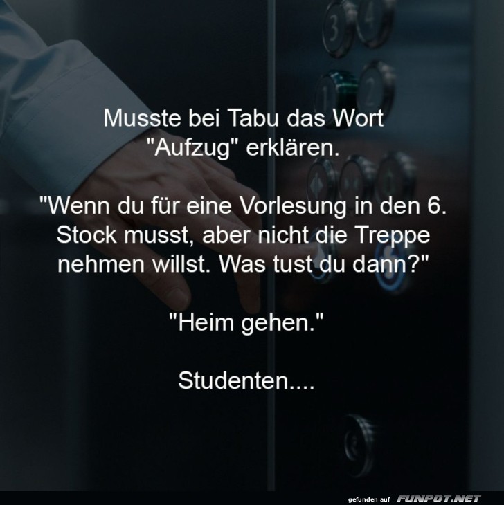 Lustiger Studentenmoment im Aufzug Lustiger Studentenmoment im Aufzug