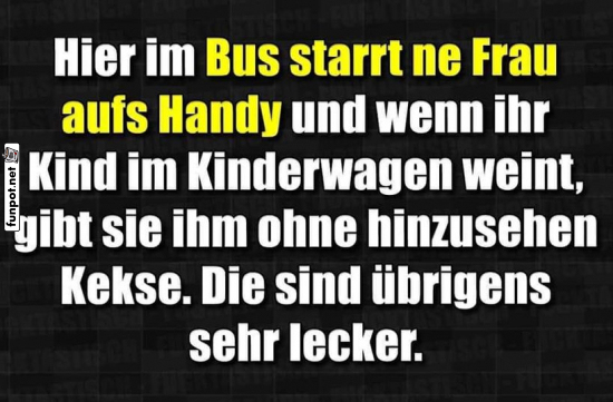 Frau gibt Kind unbewusst Kekse im Bus Frau gibt Kind unbewusst Kekse im Bus