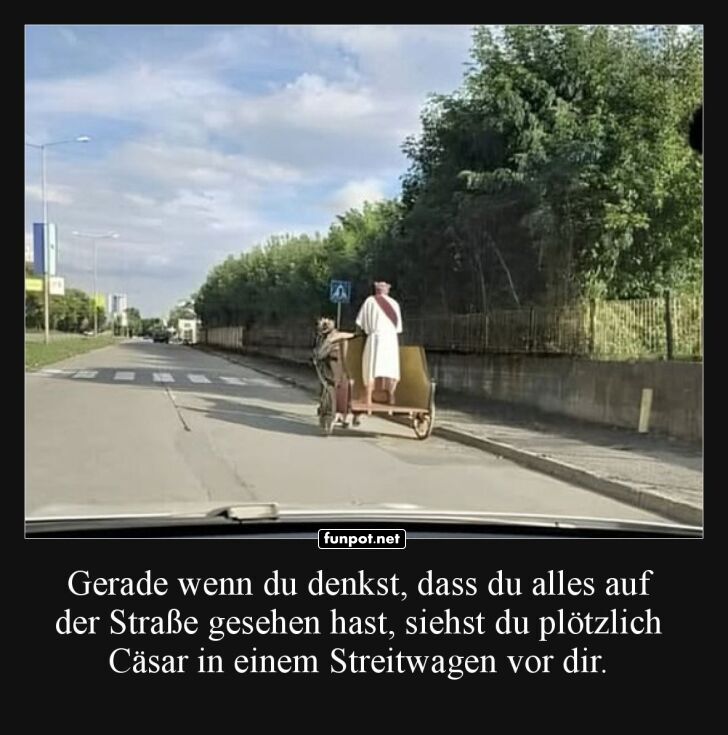 Straßenszene mit antikem Twist Straßenszene mit antikem Twist