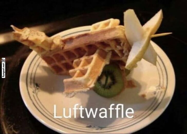 Kreative Waffel-Kreation als Flugzeug Kreative Waffel-Kreation als Flugzeug