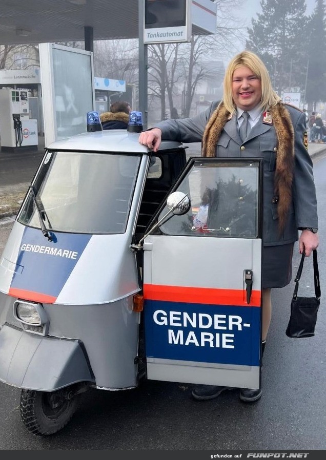 Fahrzeug mit Aufschrift 'Gender-Marie' Fahrzeug mit Aufschrift 'Gender-Marie'