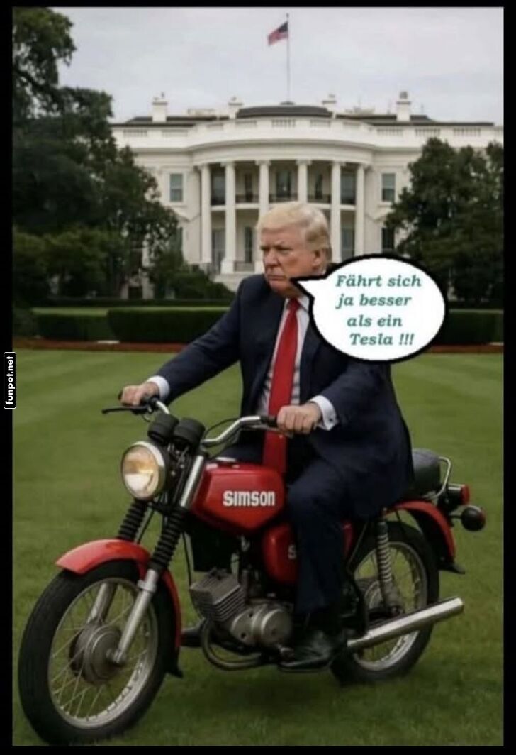 Mann auf Motorrad vor dem Weißen Haus Mann auf Motorrad vor dem Weißen Haus
