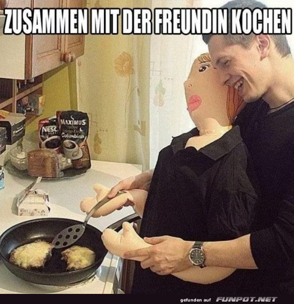 Lustiges Kochen mit ungewöhnlicher Freundin Lustiges Kochen mit ungewöhnlicher Freundin