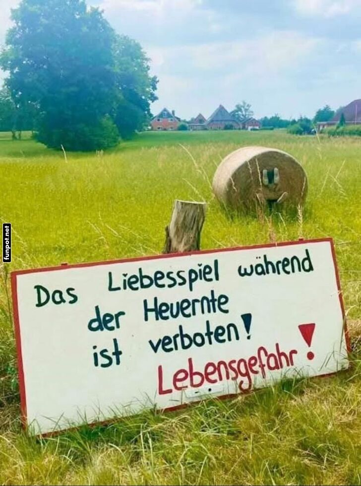 Warnhinweis auf einer Wiese Warnhinweis auf einer Wiese