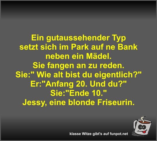 Ein gutaussehender Typ setzt sich im Park auf ne Bank neben