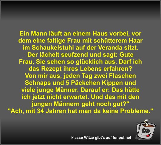 Ein Mann luft an einem Haus vorbei